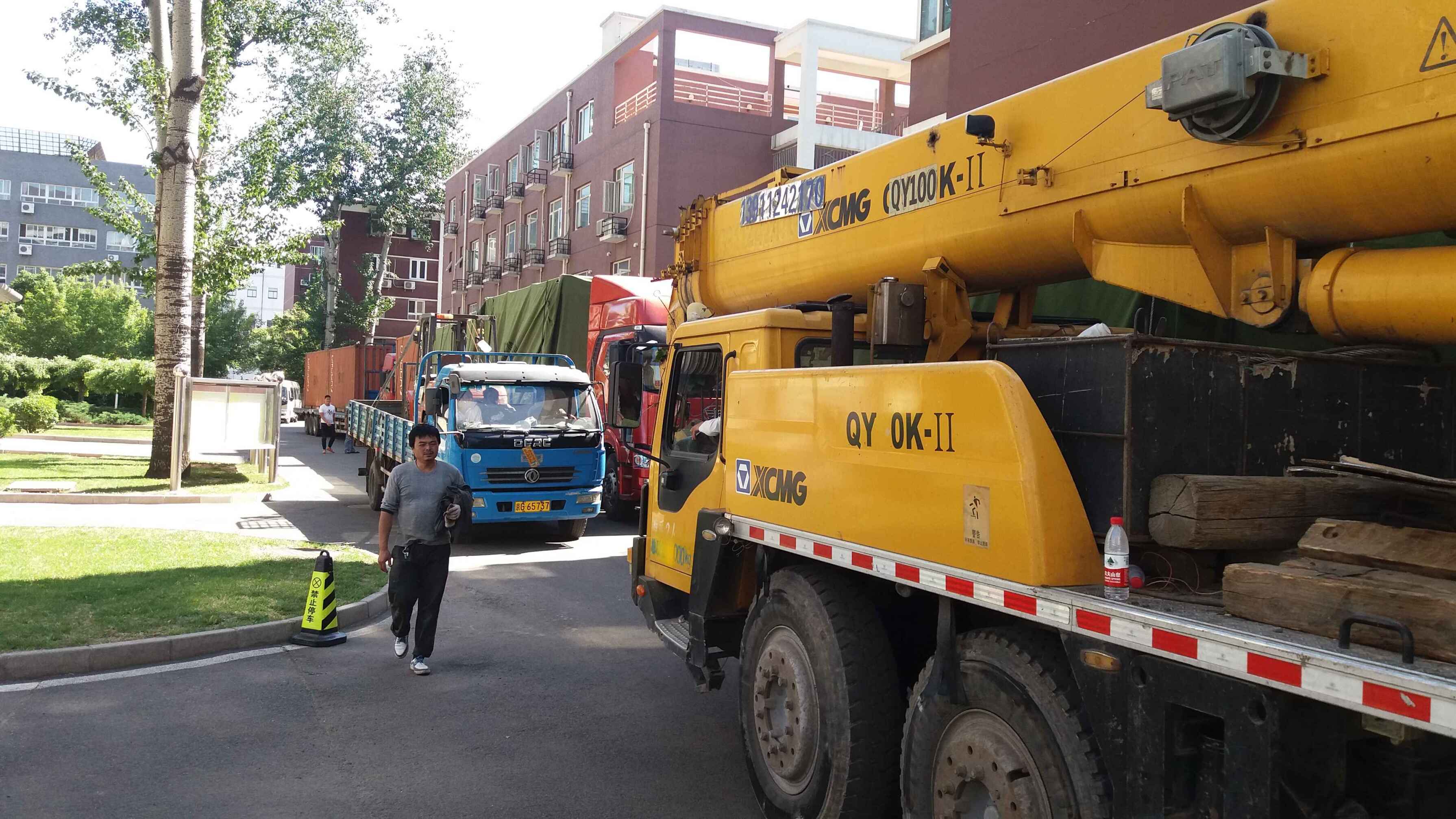 北京吊裝公司起重機(jī)進(jìn)場(chǎng)